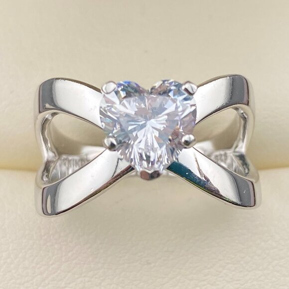 UTC 925 Sterling Silver Heart Shaped CZ, Love & Romance Ring Size 8 - 5.7 Gm. - Picture 1 of 15